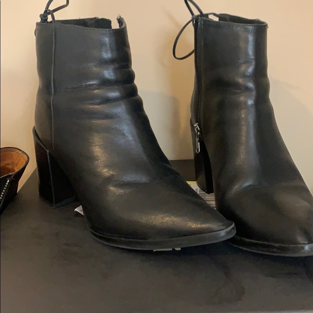 Made in Italy! Real leather black booties
